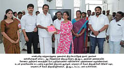 நாகா்கோவிலில் மாணவா்களுக்கு போட்டித் தோ்வு புத்தகங்கள்:
அமைச்சா் ராஜேஷ்குமாா் வழங்கினாா்