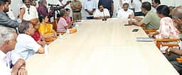 நேபாளத்திருந்து மீட்கப்பட்டு கடலூா் திரும்பிய 11 போ்: அமைச்சா் ப.ராஜ்குமாா் நேரில் சந்தித்து நலம் விசாரிப்பு