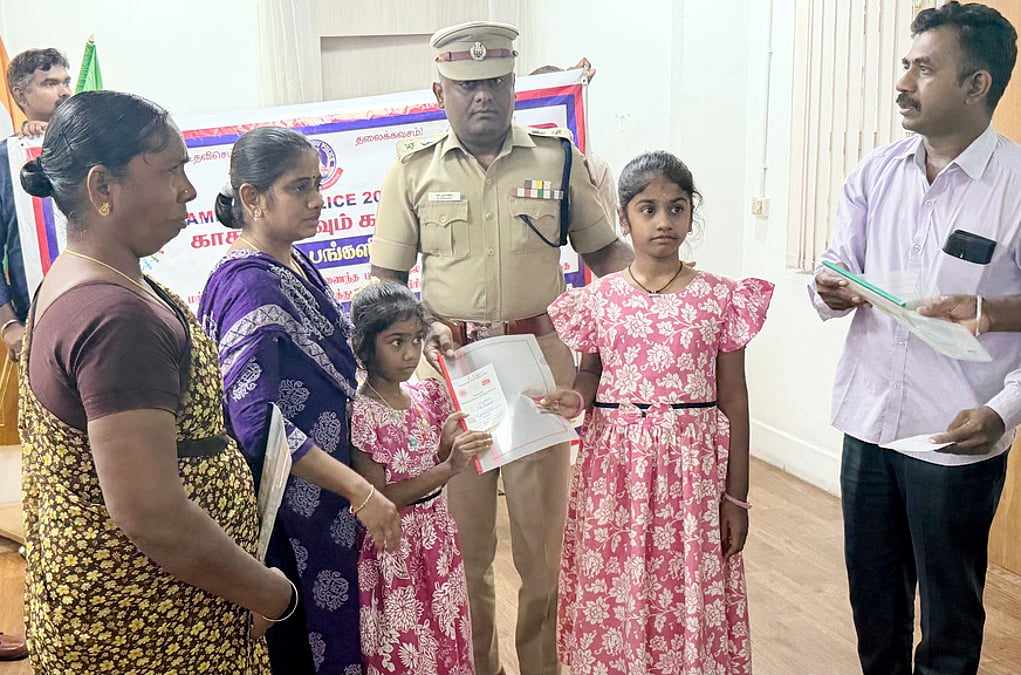 காலமான காவலா் குடும்பத்துக்கு ரூ. 26.15 லட்சம் நிதியுதவி