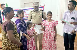 காலமான காவலா் குடும்பத்துக்கு ரூ. 26.15 லட்சம் நிதியுதவி
