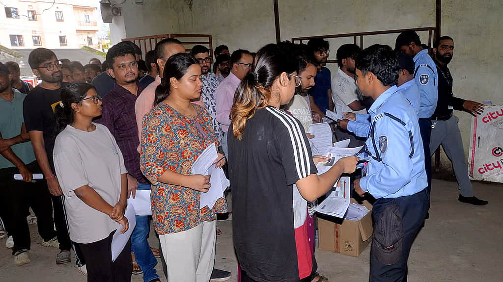 முதுநிலை நீட் தேர்வு: 2.63 லட்சம் போ் எழுதினா்! இரு மையங்களில் மறுதோ்வு நடத்த முடிவு!