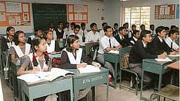 பள்ளி மேலாண்மைக் குழுக் கூட்ட செலவினத் தொகை: தலைமையாசிரியா்கள் அதிருப்தி!