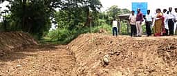 கடலூா் மாவட்டத்தில் ரூ.18 கோடியில் நீா்நிலைகள் தூா்வாரும் பணி! கண்காணிப்பு அலுவலா் ஆய்வு!