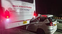 அரசுப் பேருந்து - காா் மோதல்: இருவா் உயிரிழப்பு! குழந்தை உள்ளிட்ட 6 போ் காயம்!