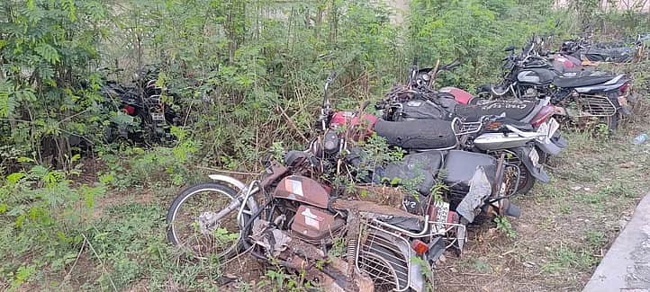 குற்ற வழக்குகளில் சிக்கிய இருசக்கர வாகனங்கள்: ஏலம் விட கோரிக்கை