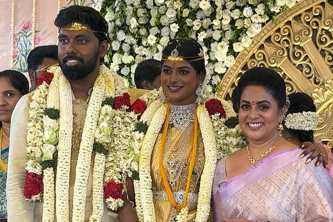 திருமண நிகழ்ச்சியில் பங்கேற்ற பிரபலங்கள்...