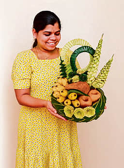 தென்னை இளம் கீற்றினிலே...
