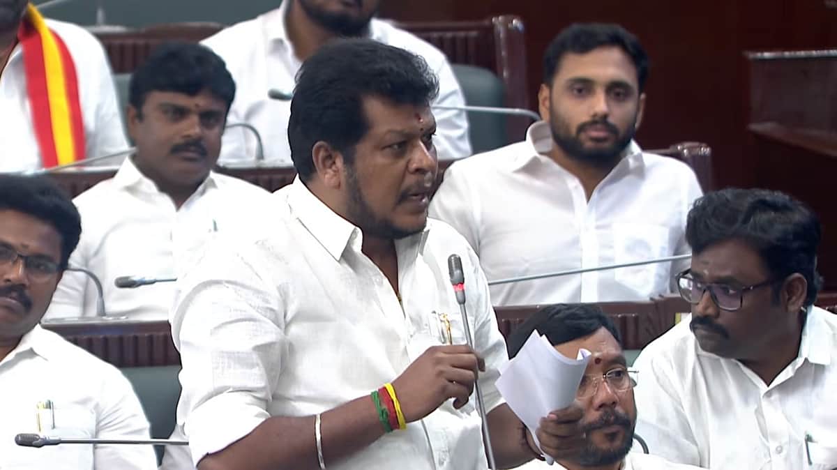 8-லிருந்து 4 முழம்! விலையில்லா வேட்டி அளவைக் குறைத்த தவெக அரசு!
