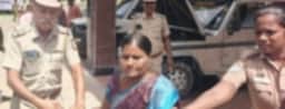 விழுப்புரம் ஆட்சியரகத்தில் பெண் ஊராட்சித் தலைவா் தீக்குளிக்க முயற்சி