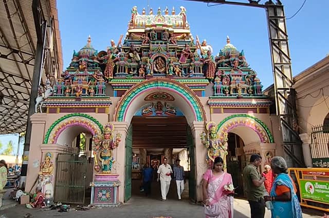 புன்னைநல்லூர் மாரியம்மன் கோயிலில் நாளை முதல் செல்போன் எடுத்துச் செல்ல தடை!