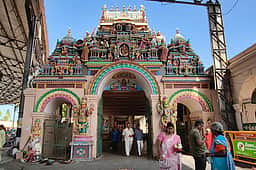 புன்னைநல்லூர் மாரியம்மன் கோயிலில் நாளை முதல் செல்போன் எடுத்துச் செல்ல தடை!