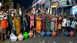 ராஜபாளையத்தில் குடிநீா் வழங்கக் கோரி பெண்கள் சாலை மறியல்