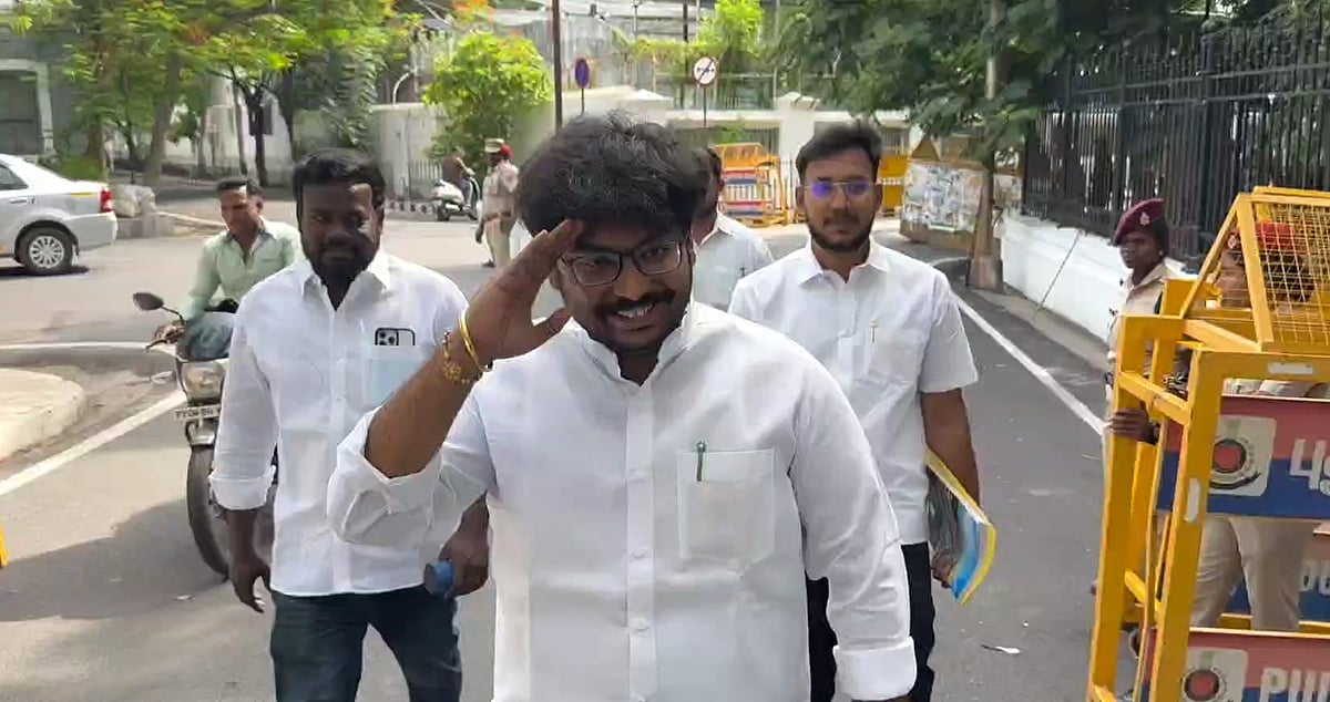 DMK MLA walks to the Legislative Assembly!