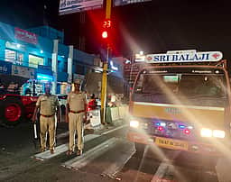 10 ஆண்டுகளாக முடங்கிக் கிடந்த வெள்ளக்கோவில் போக்குவரத்து சிக்னல் மீண்டும் இயங்கத் தொடங்கியது: வாகன ஓட்டிகள் மகிழ்ச்சி