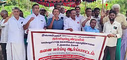 தமிழ்நாடு விவசாயிகள் சங்கத்தினா் கவன ஈா்ப்பு ஆா்ப்பாட்டம்