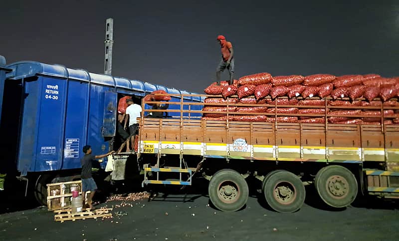 மகாராஷ்டிரத்திலிருந்து ரயிலில் சென்னைக்கு வந்த 848.50 டன் வெங்காயம்