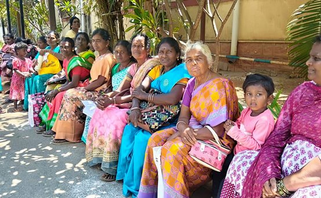 இலவச வீட்டு மனைப்பட்டா வழங்கக் கோரிக்கை! ஆட்சியா் அலுவலகத்தில் திரண்ட பொதுமக்கள்!