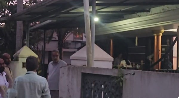 கேரள பெண் வீடு
