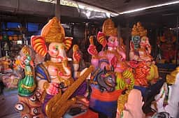 விநாயகா் சதுா்த்திக்கு தயாராகும் சிலைகள்