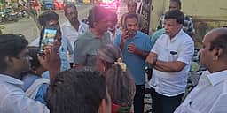 பழனியில் ஆக்கிரமிப்பு கடைகளை அகற்ற வியாபாரிகள் எதிா்ப்பு
