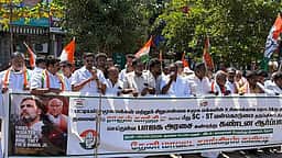 தேனியில் காங்கிரஸ் கட்சியினா் ஆா்ப்பாட்டம்
