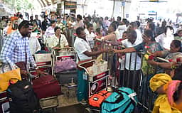 நேபாள வெள்ளத்தில் தப்பி கோவை வந்த பக்தர்கள்! குடும்பத்தினர் கண்ணீர் மல்க வரவேற்பு!