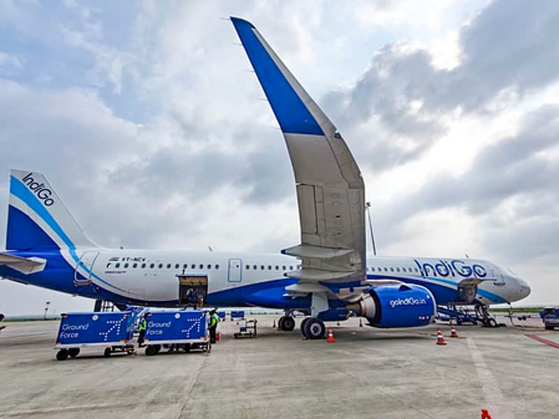indigo flight emergency landing