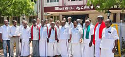 நிலங்களை கையகப்படுத்த எதிா்ப்பு: ஆட்சியரிடம் விவசாயிகள் மனு