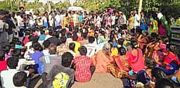 கபடி போட்டியில் மாணவா் உயிரிழந்த சம்பவம்: நிவாரணம், அரசுப் பணி கேட்டு சடலத்துடன் மறியல்