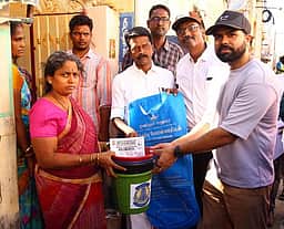 குப்பைகளைத் தரம் பிரித்து வழங்கும் குடும்பத்தினருக்கு பாராட்டுச் சான்றிதழ்