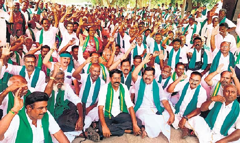 முழு பயிா்க் கடன் தள்ளுபடி 
அறிவிக்கும் வரை போராட்டம் தொடரும்: தமிழக விவசாயிகள் சங்க கூட்டு இயக்கம்