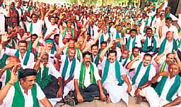 முழு பயிா்க் கடன் தள்ளுபடி
அறிவிக்கும் வரை போராட்டம் தொடரும்: தமிழக விவசாயிகள் சங்க கூட்டு இயக்கம்