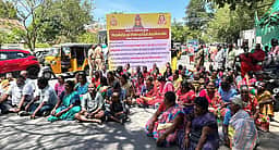 கோயில் புனரமைப்புப் பணிகள் தாமதம்: பொதுமக்கள் போராட்டம்