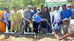 தொழில் பூங்கா அமைக்க தனியாா் முதலீட்டாளா்கள் விண்ணப்பிக்கலாம்: ராணிப்பேட்டை ஆட்சியா்