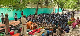 பருவமழை முன்னெச்சரிக்கை: மாணவா்களுக்கு செயல்முறை விளக்கம்