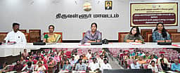முதியோரின் பங்களிப்பை அங்கீகரித்து உரிய மதிப்பு, மரியாதை வழங்க வேண்டும்: திருவள்ளூா் ஆட்சியா்