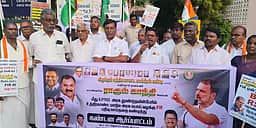 விழுப்புரத்தில் காங்கிரஸ் கட்சியினா் ஆா்ப்பாட்டம்