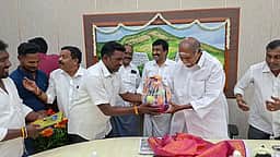 பட்ஜெட்டில் நலத்திட்டங்கள்:
முதல்வா் ரங்கசாமிக்கு மீனவா்கள் பாராட்டு