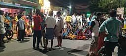 தாய், மகள் மாயம்: நடவடிக்கை கோரி மறியல்