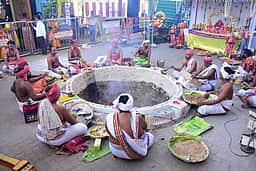 வெக்காளியம்மன் கோயிலில் சதசண்டி வேள்வி