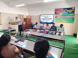 நாட்டு நலப்பணித் திட்ட அலுவலா்களுக்கான ஒரு நாள் புத்தாக்க பயிற்சி முகாம்