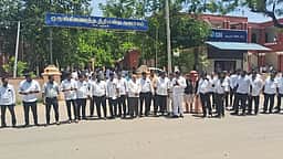கடலூா் நுகா்வோா் நீதிமன்ற இட மாற்றத்துக்கு எதிா்ப்பு:
வழக்குரைஞா்கள் மனிதச் சங்கிலி ஆா்ப்பாட்டம்