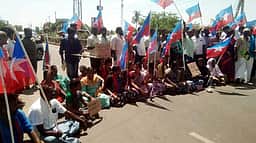 விடுதலைச் சிறுத்தைகள் கட்சியினா் மறியல்