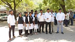 குழந்தைகளை தா்மம் எடுக்க வைக்கும் கும்பல் மீது நடவடிக்கை கோரி மனு