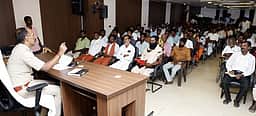விநாயகா் சதுா்த்தி விழா:
காவல் துறைக்கு ஒத்துழைப்பு அளிக்க பொதுமக்களுக்கு வேண்டுகோள்