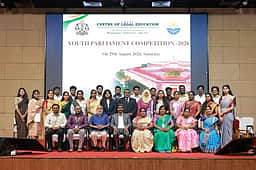 சட்டக்கல்லூரியில்  இளைஞா்
 நாடாளுமன்ற போட்டி