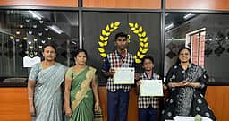 சிலம்பம் போட்டியில் குத்துக்கல்வலசை ஆக்ஸ்போா்டு பள்ளி சிறப்பிடம்
