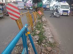 கொடைக்கானலில் சேதமடைந்துள்ள
சாலை தடுப்புகளை சீரமைக்கக் கோரிக்கை