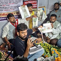 12-ம் நாள் உண்ணாவிரதத்தில் மகாராஷ்டிர பழங்குடியின மாணவர்கள்! அபிஜீத் தீப்கே பங்கேற்பு!
