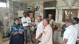 வால்பாறையில் விதிமீறல் கட்டடங்கள்: சாா் ஆட்சியா் ஆய்வு